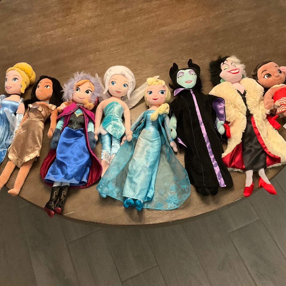 Disney Plush Dolls …8 dolls included